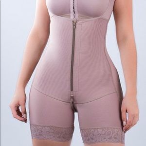 Colombian bodyshaper🦵